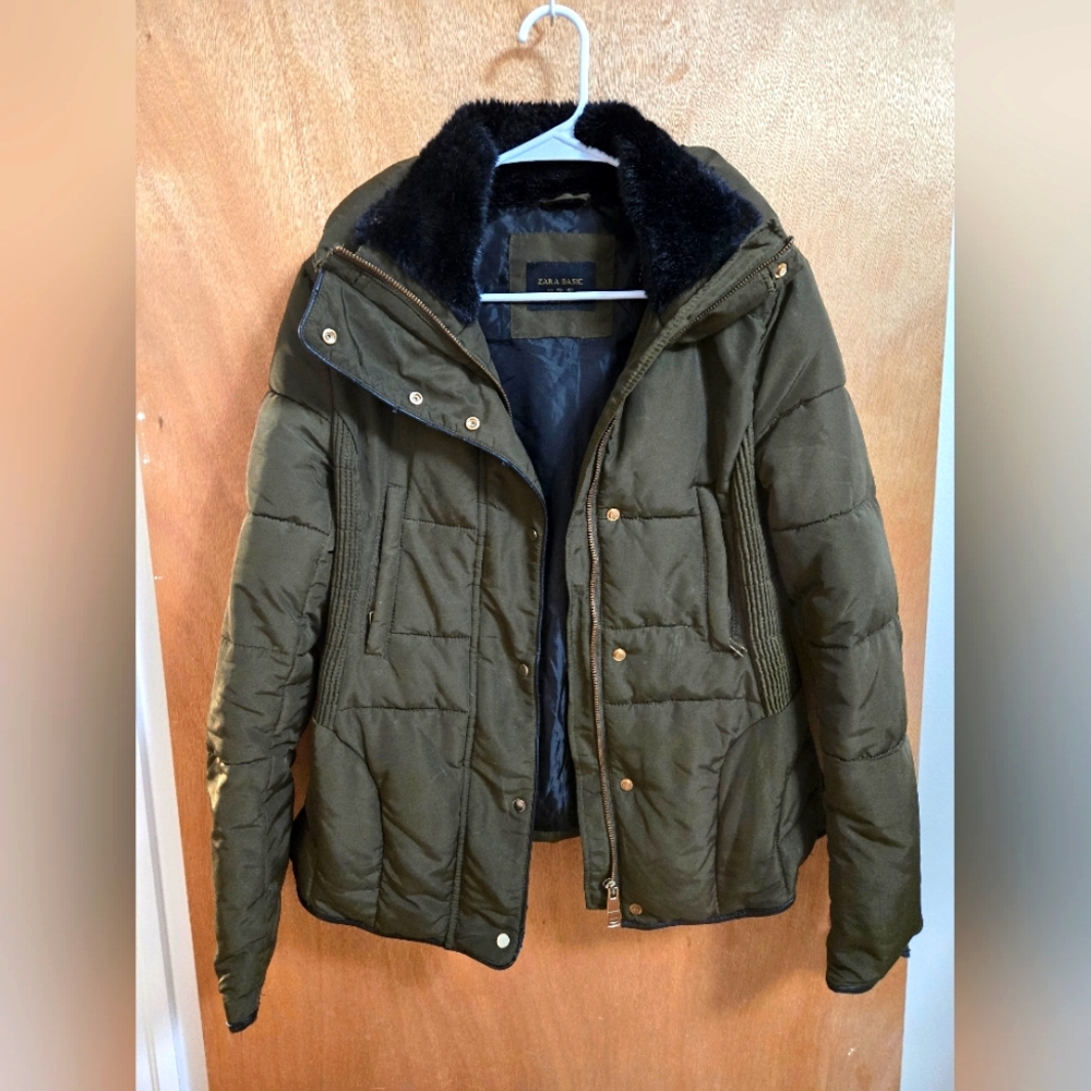 Zara basics green puffer jacket with faux fur collar